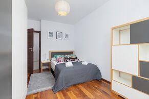 Kraków Błonia Apartment by Renters