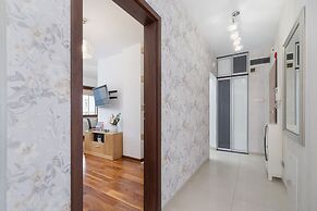 Kraków Błonia Apartment by Renters