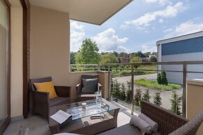 Kraków Błonia Apartment by Renters