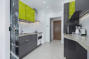 Kraków Błonia Apartment by Renters