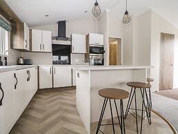 Lodge at Chichester Lakeside