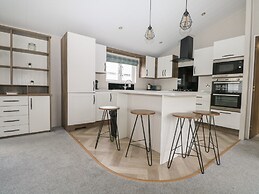 Lodge at Chichester Lakeside