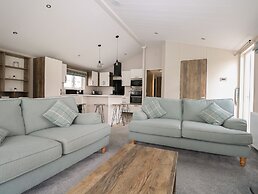 Lodge at Chichester Lakeside