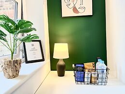 Vibrant 6 bed Stylish Home in Heart of Southsea