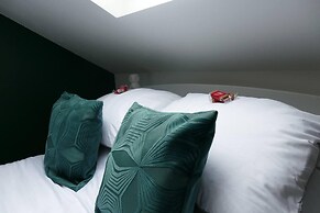 Vibrant 6 bed Stylish Home in Heart of Southsea