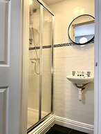 Vibrant 6 bed Stylish Home in Heart of Southsea