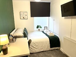 Vibrant 6 bed Stylish Home in Heart of Southsea