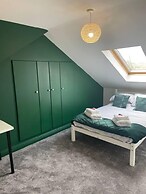 Vibrant 6 bed Stylish Home in Heart of Southsea