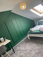 Vibrant 6 bed Stylish Home in Heart of Southsea