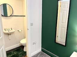 Vibrant 6 bed Stylish Home in Heart of Southsea