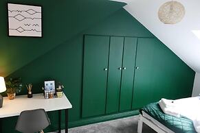 Vibrant 6 bed Stylish Home in Heart of Southsea