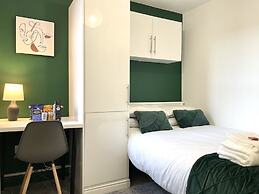 Vibrant 6 bed Stylish Home in Heart of Southsea