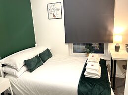 Vibrant 6 bed Stylish Home in Heart of Southsea