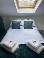 Vibrant 6 bed Stylish Home in Heart of Southsea