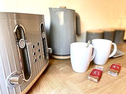 Vibrant 6 bed Stylish Home in Heart of Southsea