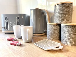 Vibrant 6 bed Stylish Home in Heart of Southsea