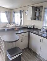 Immaculate Sen Friendly 3-bed Caravan in Porthcawl
