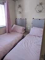 Immaculate Sen Friendly 3-bed Caravan in Porthcawl