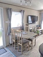 Immaculate Sen Friendly 3-bed Caravan in Porthcawl