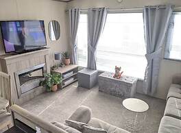 Immaculate Sen Friendly 3-bed Caravan in Porthcawl