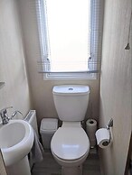 Immaculate Sen Friendly 3-bed Caravan in Porthcawl