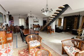 Stunning Villa Private Pool Near Yerevan Centre