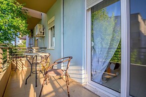 Cozy 'koukou' Discrete Apartment in Orestiada