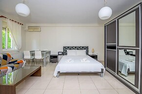 Cozy 'koukou' Discrete Apartment in Orestiada