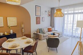 Art-inspired apartment amidst Downtown Dubai