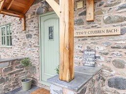 Tyn Y Ceubren Bach at Evelyns Retreat