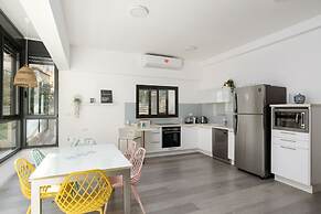 Modern & Design by FeelHome