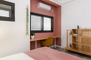 Modern & Design by FeelHome