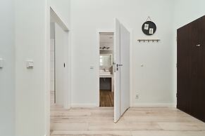 Apartment Aleja Architektów by Renters