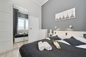 Apartment Aleja Architektów by Renters