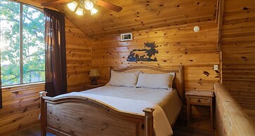 Lookout At Eagle Ridge 1 Bedroom Cabin by Redawning