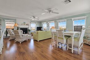 The Happy Patch 2 Bedroom Home by RedAwning