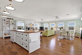 The Happy Patch 2 Bedroom Home by RedAwning