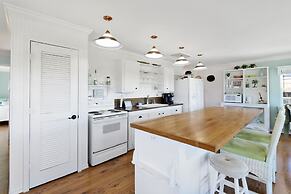 The Happy Patch 2 Bedroom Home by RedAwning