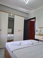 Tomris Apart