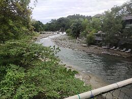 Mountain View Cottages & Villa Tangkahan