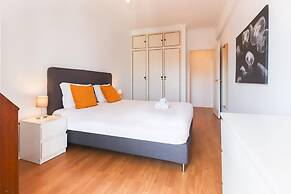 Oeiras Balcony by Homing