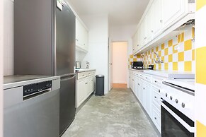 Oeiras Balcony by Homing