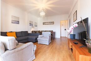 Oeiras Balcony by Homing