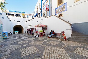 Albufeira Central 1 by Homing