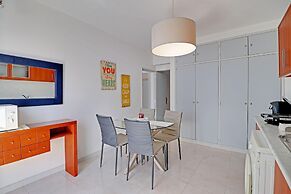 Faro Airport Flat 1 by Homing
