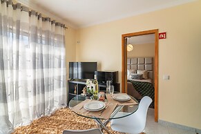 Faro Airport Flat 4 by Homing