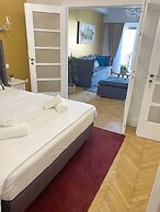 Check Point - Acropolis View B