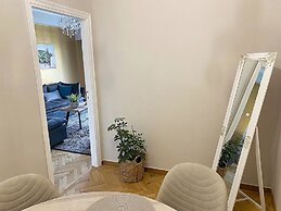 Check Point - Acropolis View B