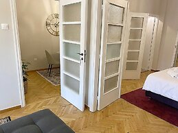 Check Point - Acropolis View B