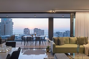 Luxury with Terrace & Sea View by FeelHome